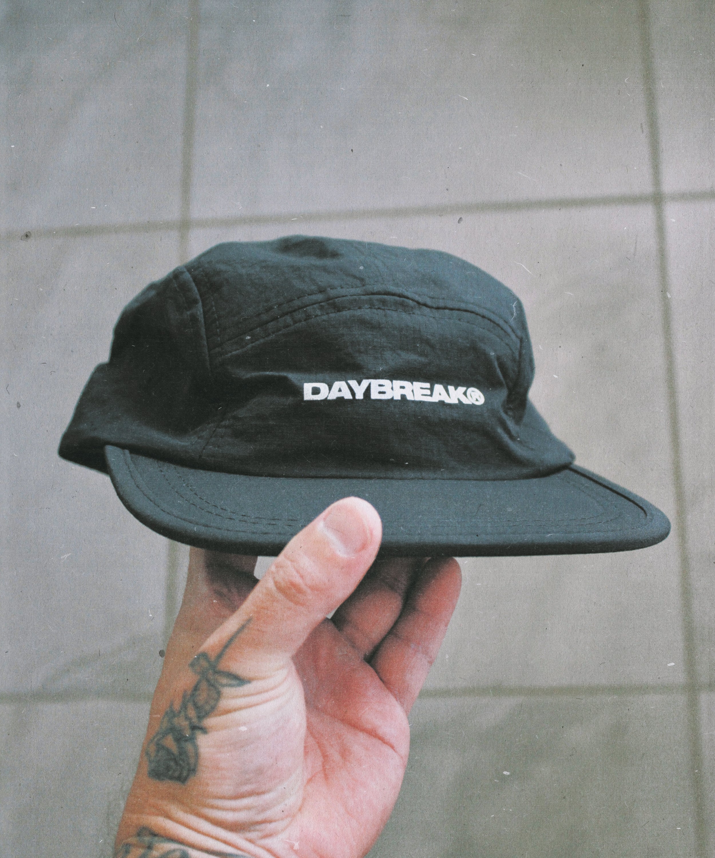 LOGO 5 PANEL CAP